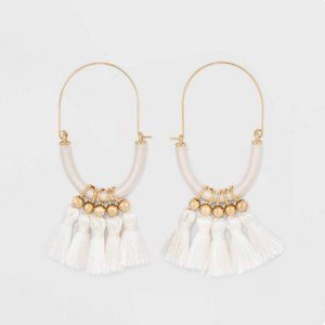 NWT SUGARFIX by BaubleBar White Bold Fringe Hoop Earrings Monochrome Tassels